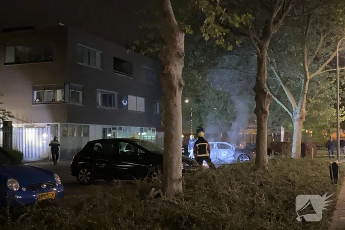 De zoveelste auto gaat in vlammen op