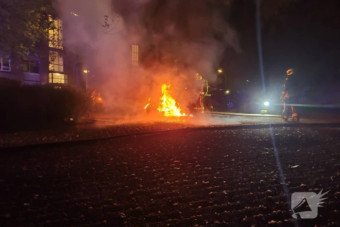 De zoveelste auto gaat in vlammen op