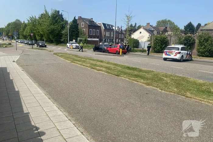 Personenauto's klappen op elkaar