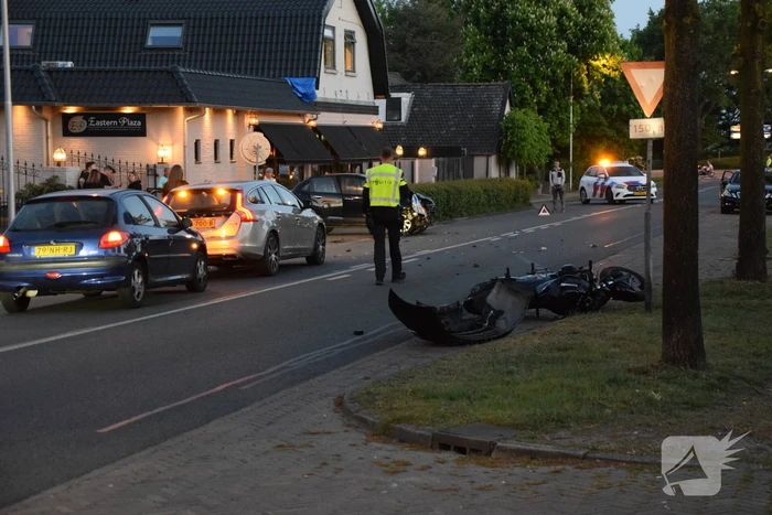 Veel schade bij ongeval met motorrijder