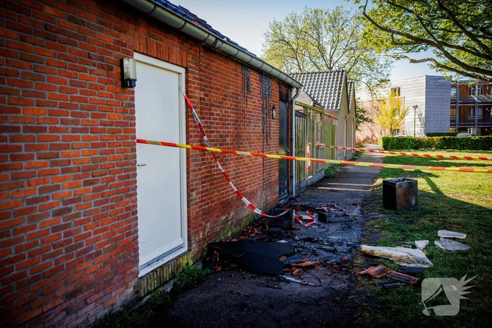 Flinke uitslaande brand in schuur achter woning