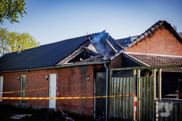 Flinke uitslaande brand in schuur achter woning