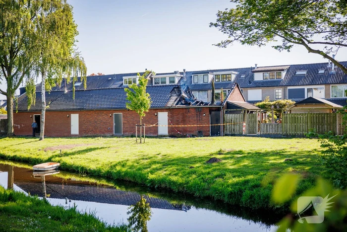 Flinke uitslaande brand in schuur achter woning