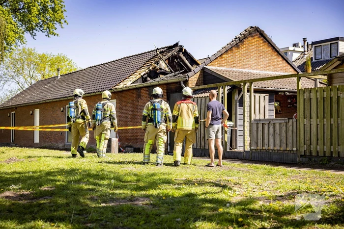 Flinke uitslaande brand in schuur achter woning