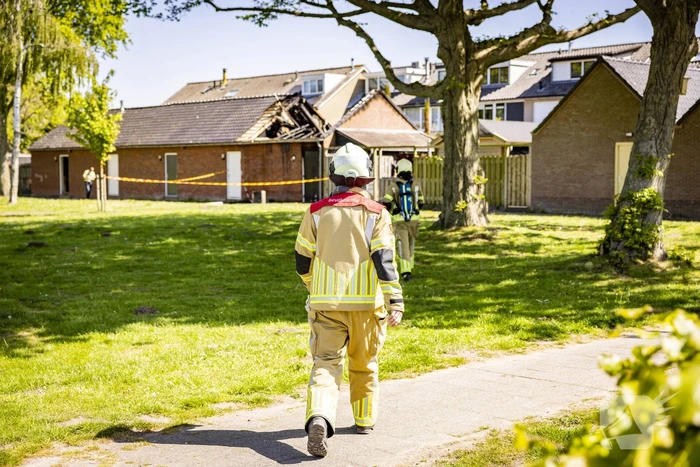 Flinke uitslaande brand in schuur achter woning