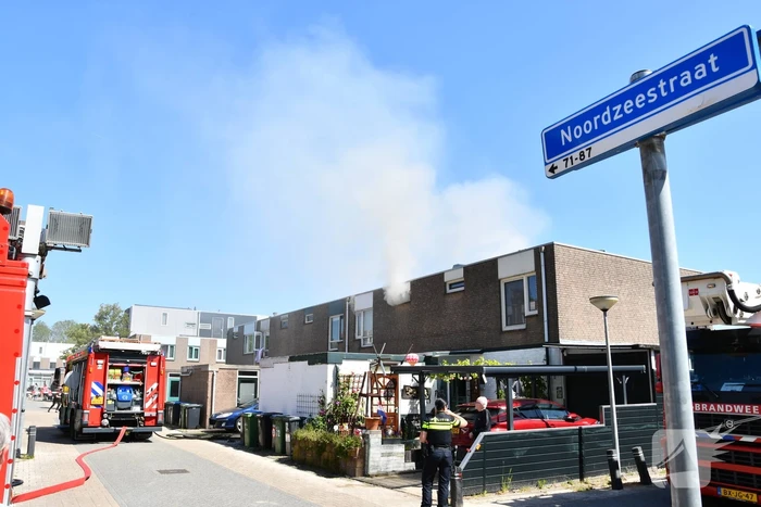 Enorme rookontwikkeling bij brand in woning
