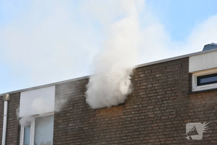 Enorme rookontwikkeling bij brand in woning