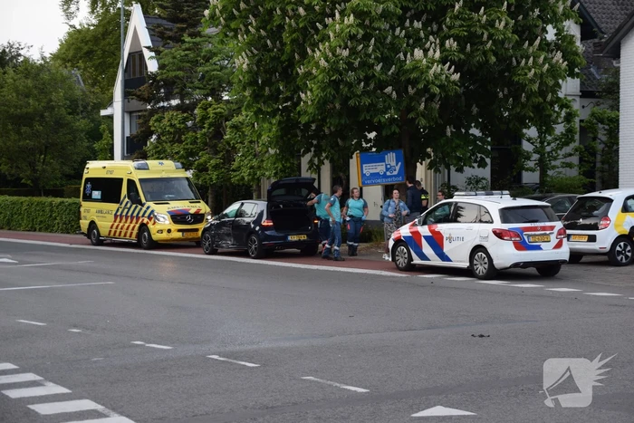 Flinke schade bij aanrijding tussen twee voertuigen