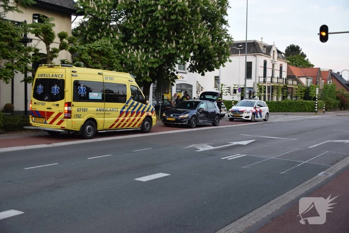 Flinke schade bij aanrijding tussen twee voertuigen
