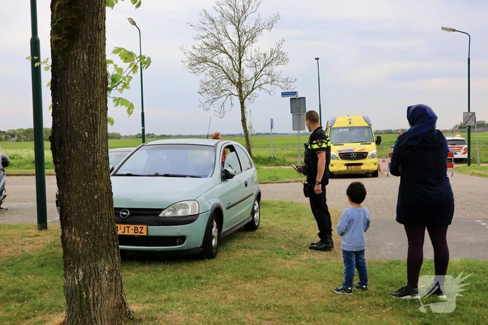 Man op fiets raakt gewond bij botsing met auto