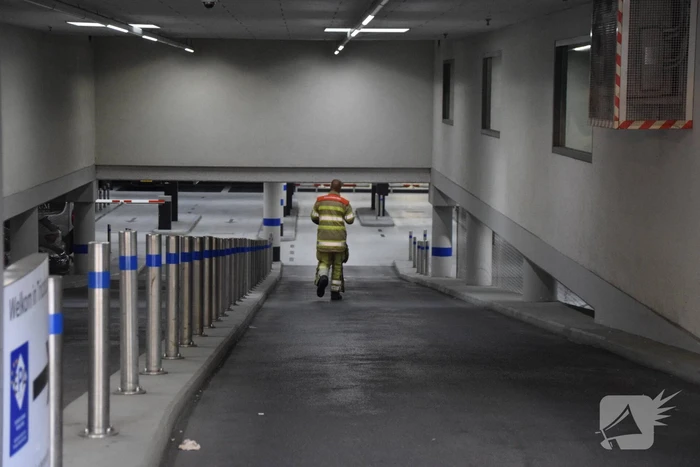 Hevige waterschade door gesprongen sprinkler in parkeergarage