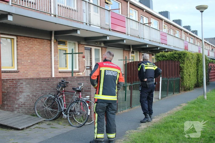 Brandweer controleert woning na brandmelding
