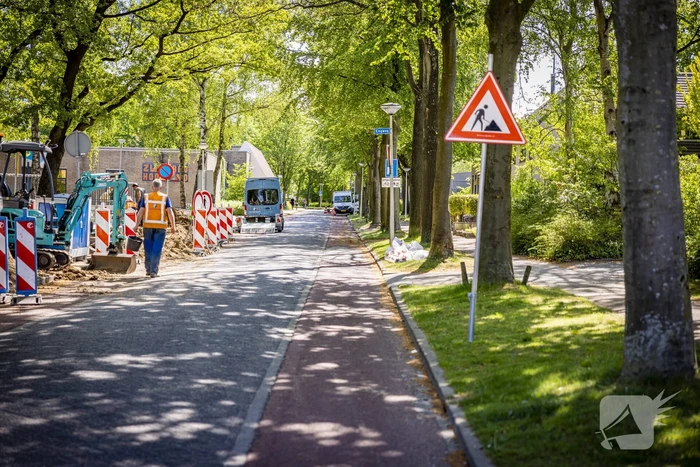 Waterleiding geraakt nabij Zwembad Hoogland