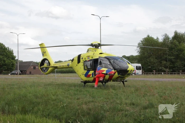Man bekneld in papiercontainer op afvalbrengstation