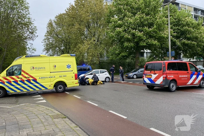 Fietser gewond bij botsing met auto