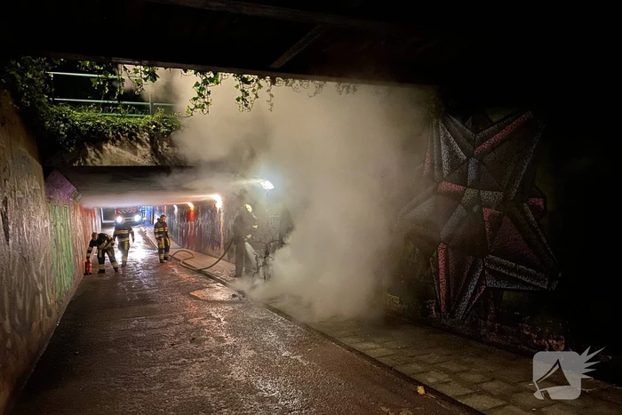 Scooter vat vlam in tunnel