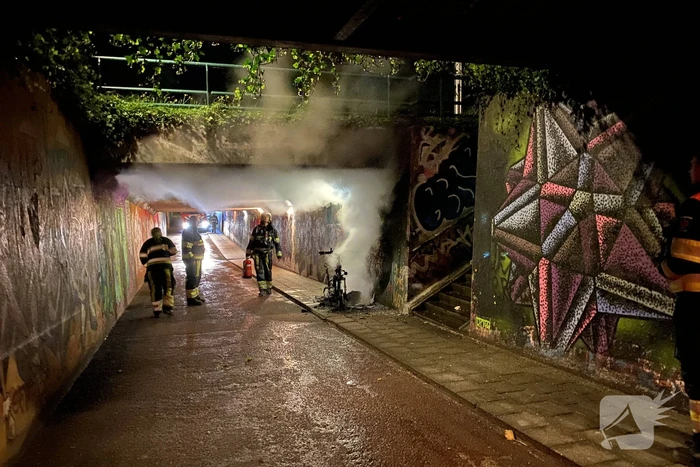 Scooter vat vlam in tunnel
