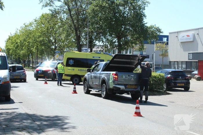 Scooterrijder gewond bij botsing met pick-up truck