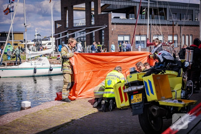Schipper redt persoon uit het water