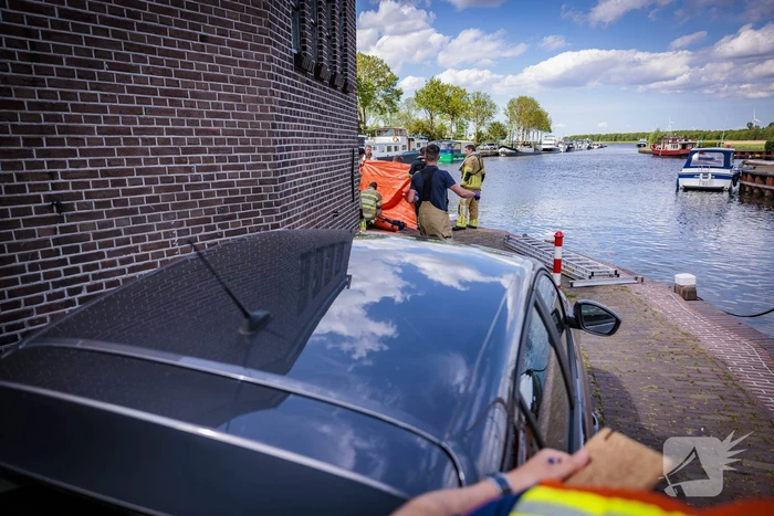 Schipper redt persoon uit het water