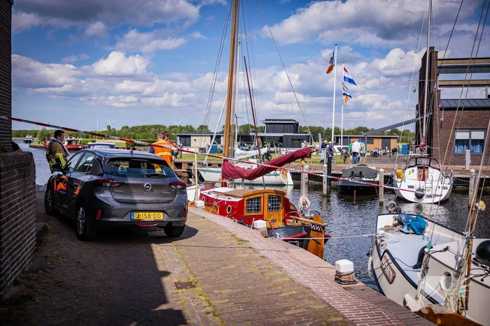 Schipper redt persoon uit het water