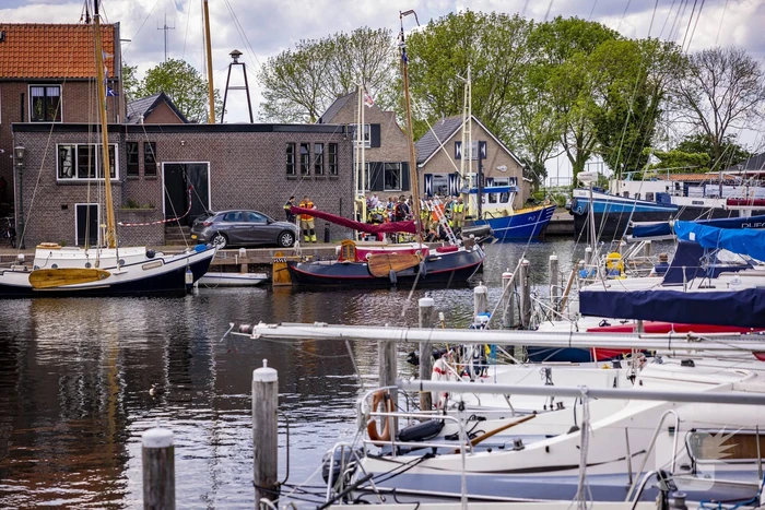 Schipper redt persoon uit het water