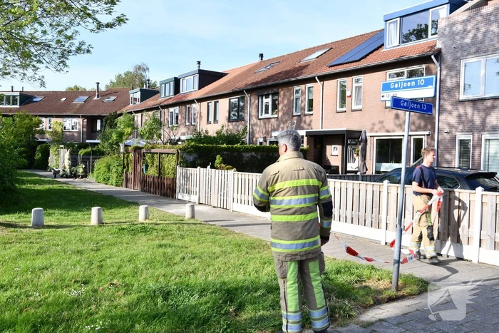 Gasleiding geraakt bij plaatsen van schuttingpaal