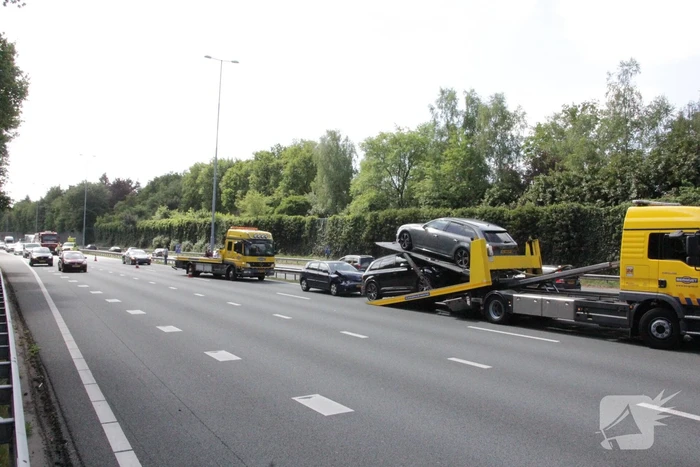 Vijf auto's betrokken bij kettingbotsing op snelweg