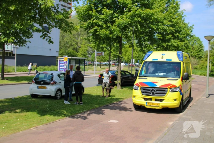 Scooterrijder gewond bij aanrijding met auto