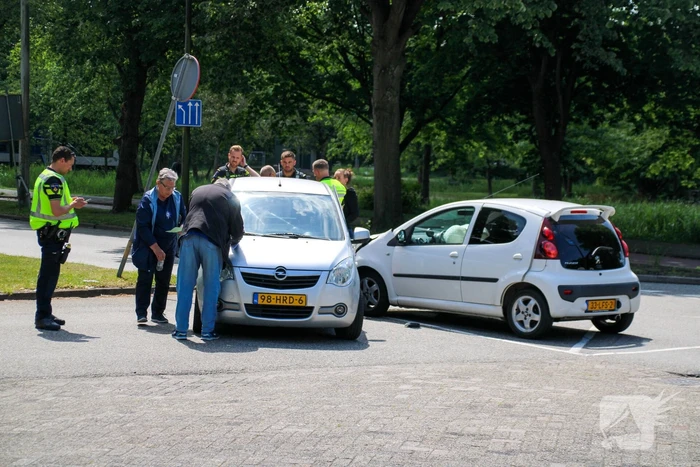 Veel schade bij ongeval tussen twee auto's
