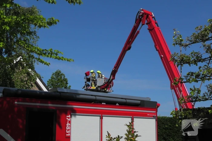 Brand in dak van woning door zonnepanelen