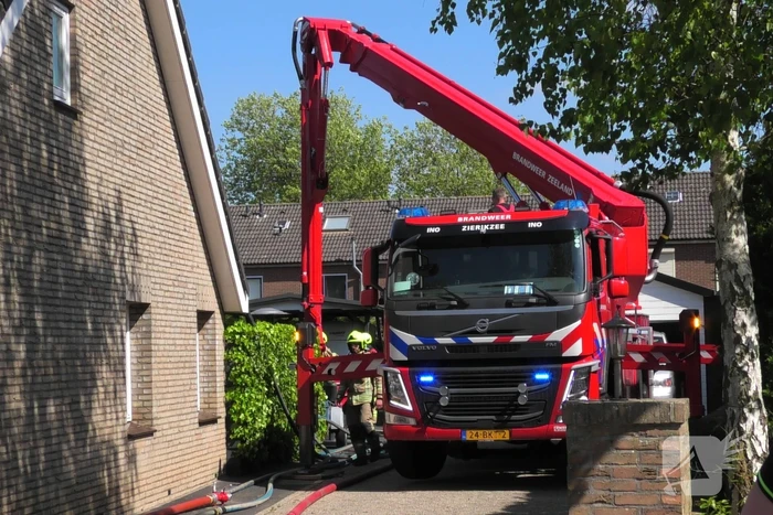 Brand in dak van woning door zonnepanelen