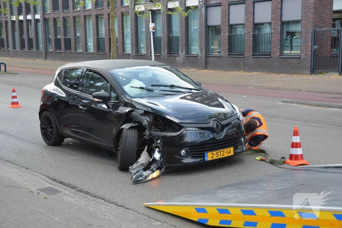 Flinke schade na botsing met afslaande auto