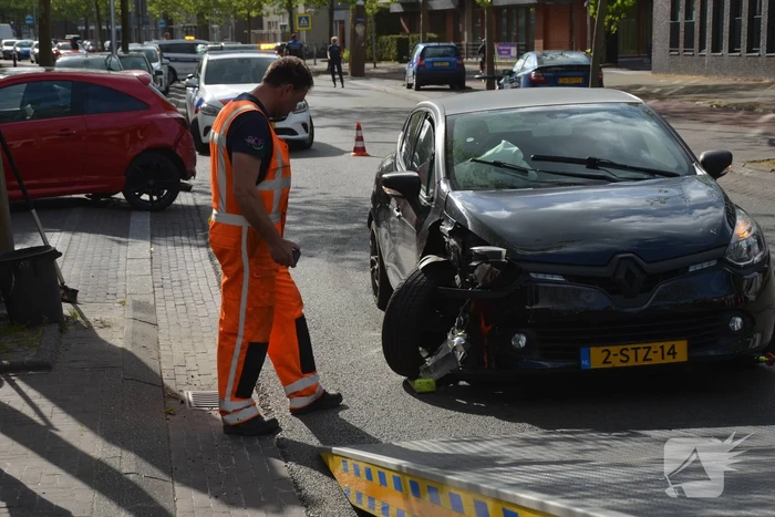 Flinke schade na botsing met afslaande auto