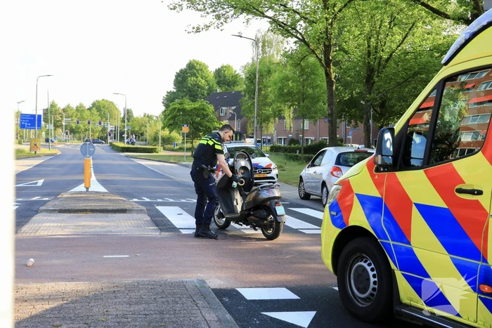 Scooter met twee opzittenden aangereden