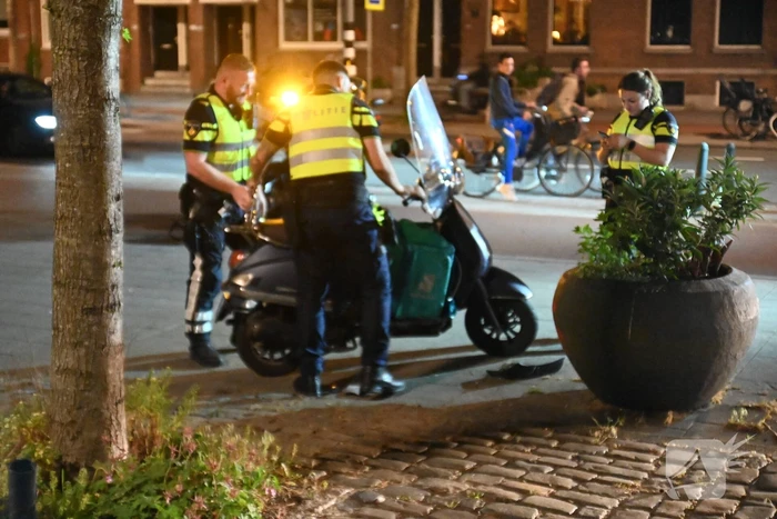 Onverzekerde maaltijdbezorger gewond bij aanrijding