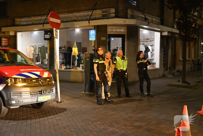 Gevaarlijke situatie door vallende stenen uit gevel