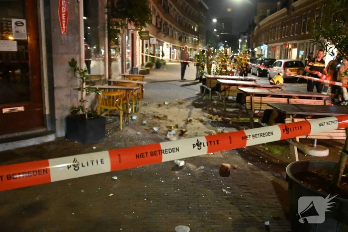Gevaarlijke situatie door vallende stenen uit gevel