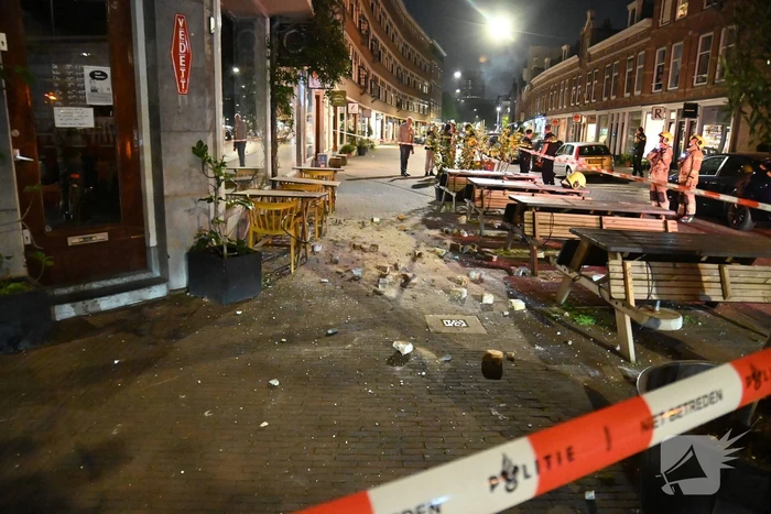 Gevaarlijke situatie door vallende stenen uit gevel