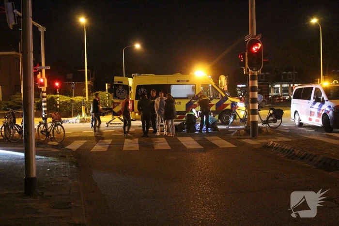 Fietser en automobilist botsen op elkaar