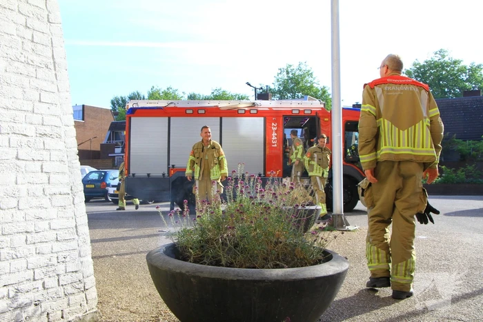 Bloembak met lavendel vliegt in brand