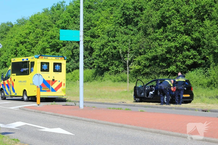 Auto's botsen op kruising in Gein