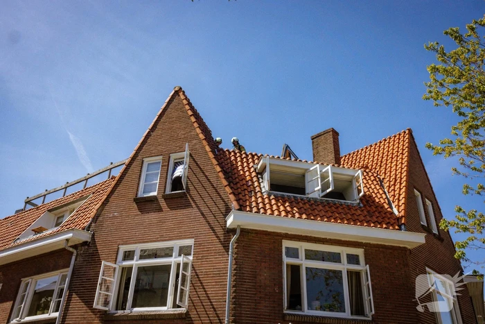 Veel schade vanwege brand op dak van woning