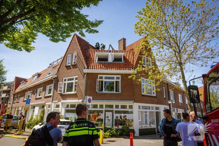 Veel schade vanwege brand op dak van woning