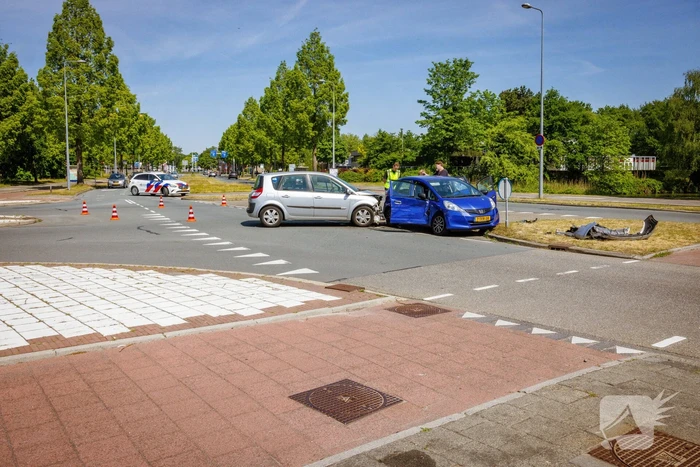 Veel blikschade bij botsing op kruispunt
