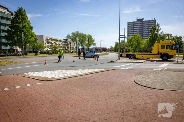 Veel blikschade bij botsing op kruispunt