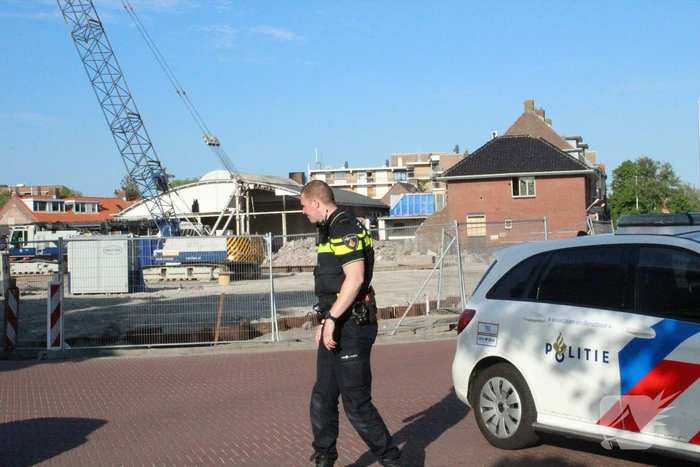 Pakketbezorger rijdt door na botsing