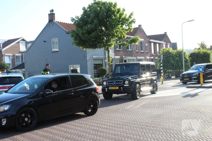 Pakketbezorger rijdt door na botsing