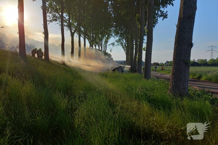 Brandende schuur veroorzaakt veel rook