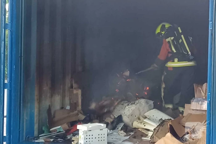 Veel rook bij brand in zeecontainer